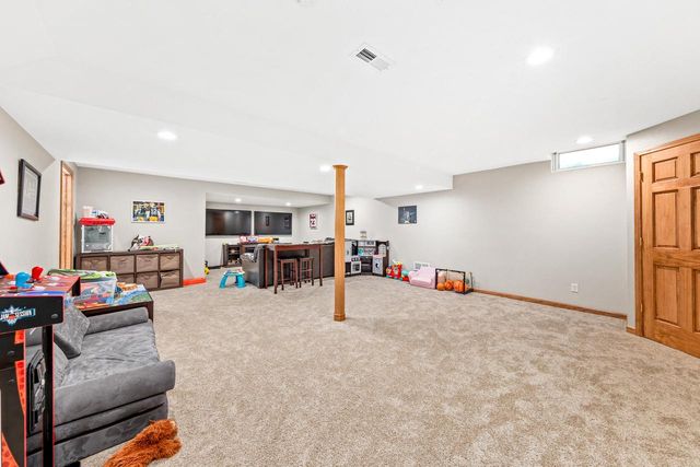 3106 Fox Ridge DRIVE, Waukesha, WI 53189