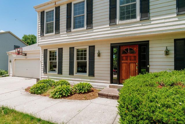 3106 Fox Ridge DRIVE, Waukesha, WI 53189