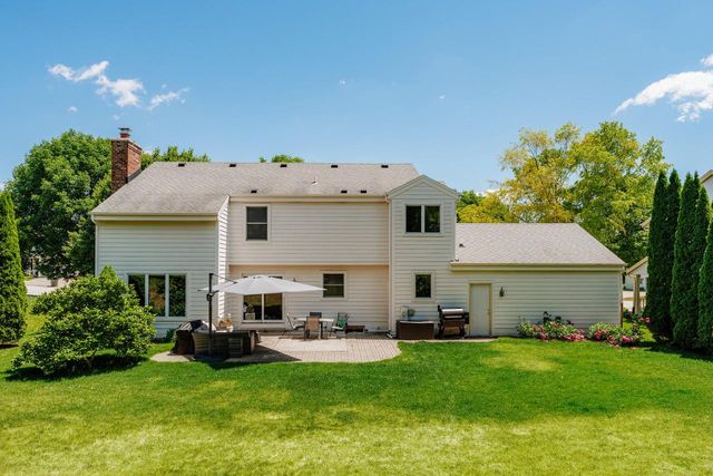 3106 Fox Ridge DRIVE, Waukesha, WI 53189