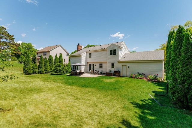 3106 Fox Ridge DRIVE, Waukesha, WI 53189