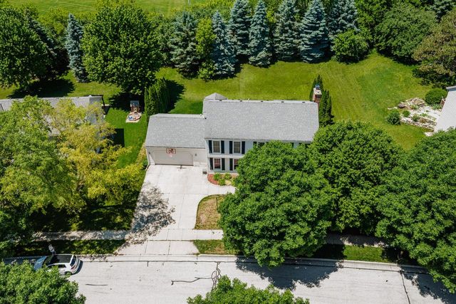 3106 Fox Ridge DRIVE, Waukesha, WI 53189