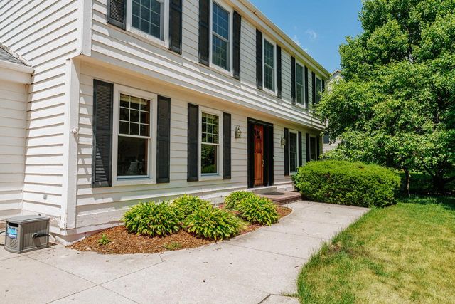 3106 Fox Ridge DRIVE, Waukesha, WI 53189
