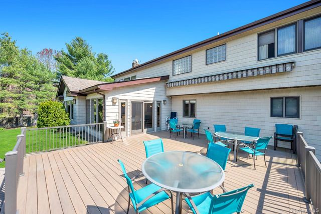 9 Artisan Avenue, Huntington, NY 11743