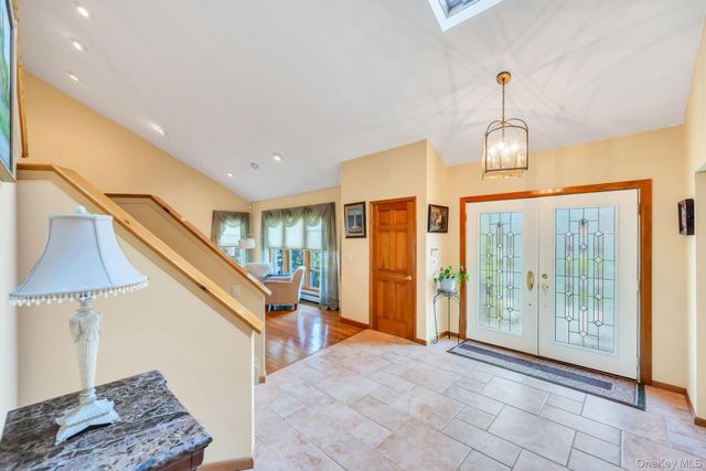 9 Artisan Avenue, Huntington, NY 11743