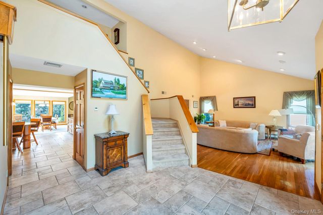 9 Artisan Avenue, Huntington, NY 11743