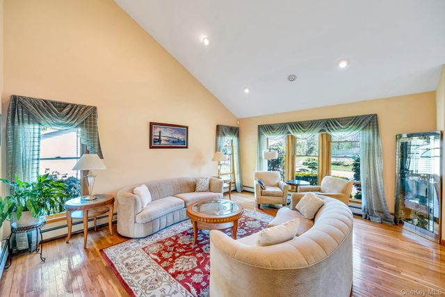 9 Artisan Avenue, Huntington, NY 11743