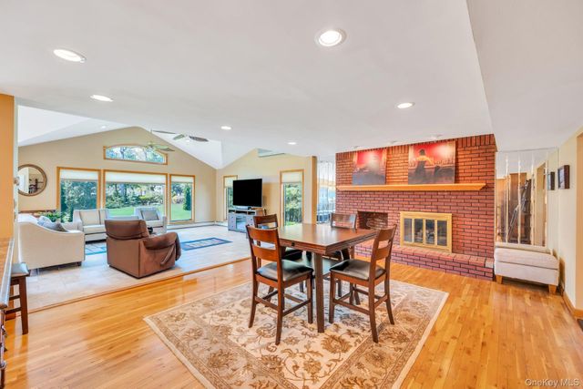 9 Artisan Avenue, Huntington, NY 11743