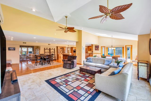 9 Artisan Avenue, Huntington, NY 11743