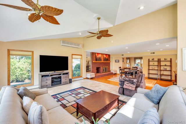 9 Artisan Avenue, Huntington, NY 11743
