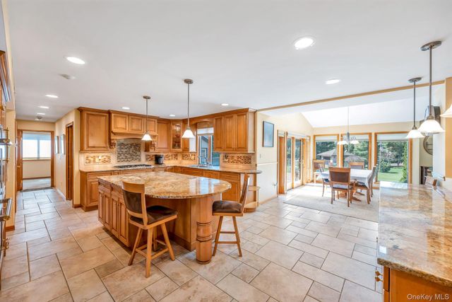 9 Artisan Avenue, Huntington, NY 11743