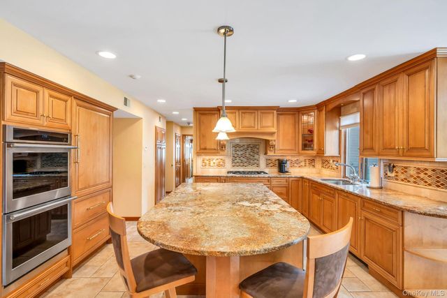 9 Artisan Avenue, Huntington, NY 11743