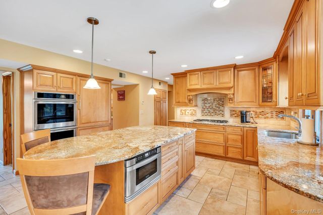 9 Artisan Avenue, Huntington, NY 11743