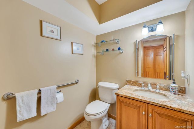 9 Artisan Avenue, Huntington, NY 11743