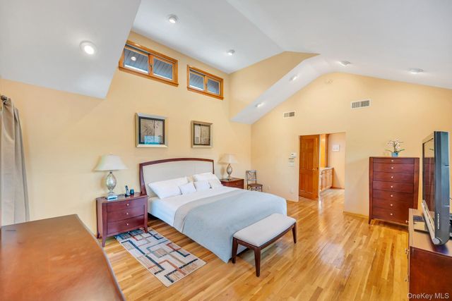 9 Artisan Avenue, Huntington, NY 11743