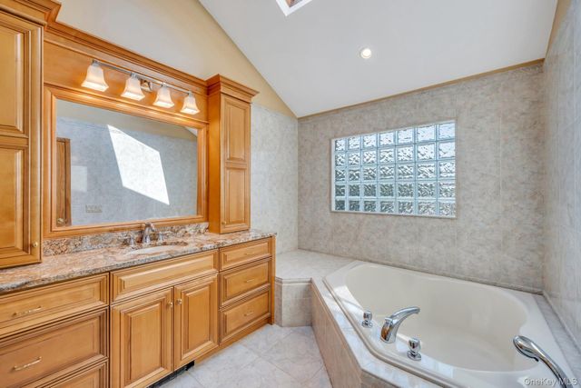 9 Artisan Avenue, Huntington, NY 11743