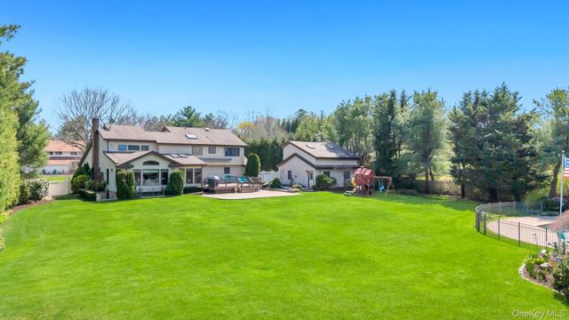 9 Artisan Avenue, Huntington, NY 11743