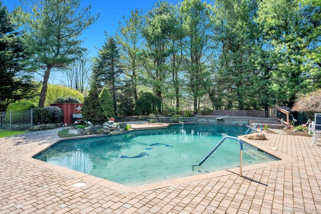 9 Artisan Avenue, Huntington, NY 11743