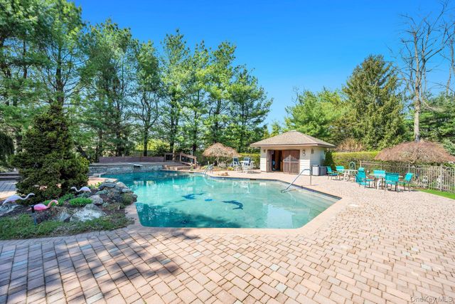 9 Artisan Avenue, Huntington, NY 11743