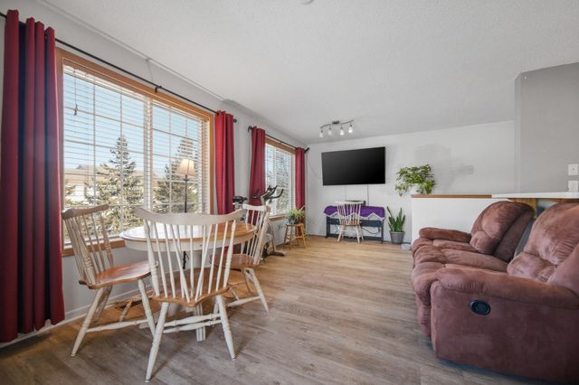 15517 Flight Way 212, Apple Valley, MN 55124