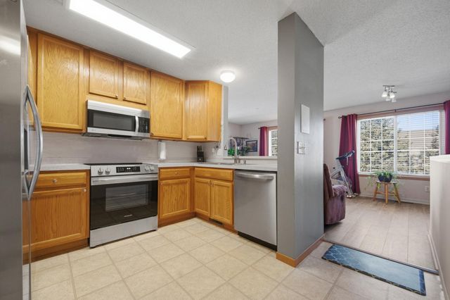 15517 Flight Way 212, Apple Valley, MN 55124