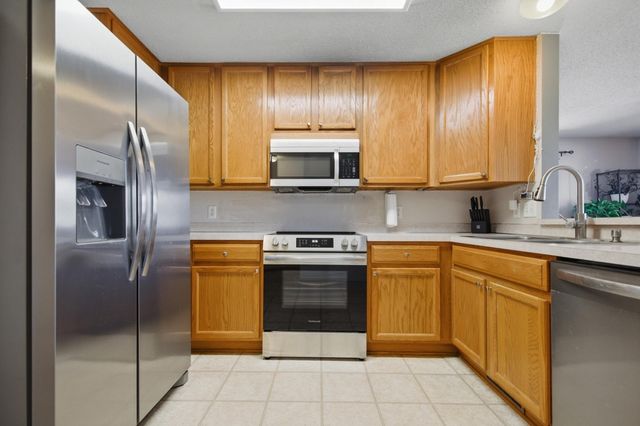 15517 Flight Way 212, Apple Valley, MN 55124