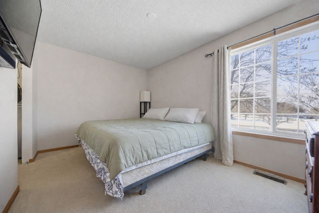 15517 Flight Way 212, Apple Valley, MN 55124