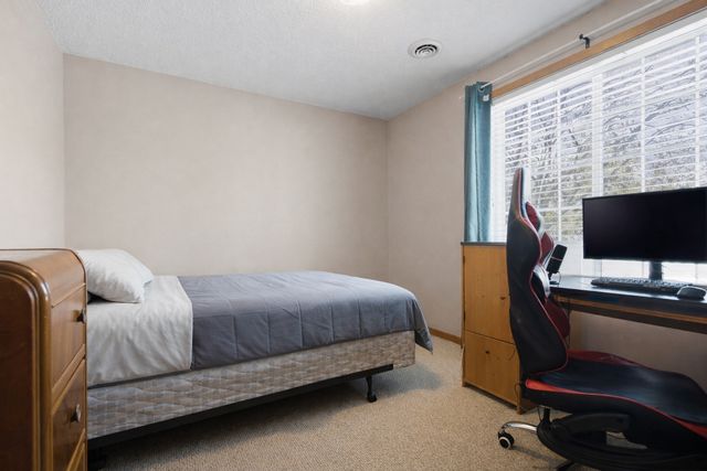 15517 Flight Way 212, Apple Valley, MN 55124