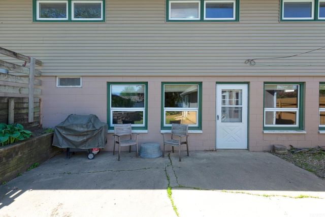 412 Dickens, Parkersburg, IA 50665