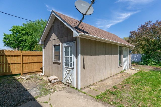 412 Dickens, Parkersburg, IA 50665