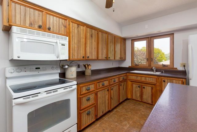 412 Dickens, Parkersburg, IA 50665