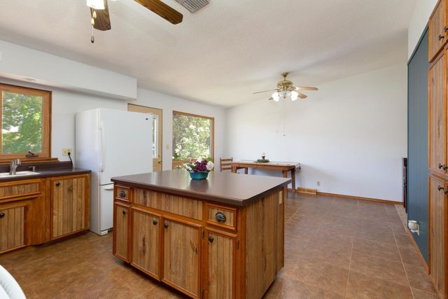 412 Dickens, Parkersburg, IA 50665