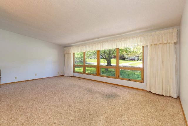 412 Dickens, Parkersburg, IA 50665