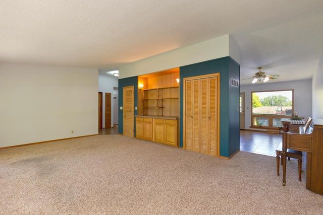 412 Dickens, Parkersburg, IA 50665