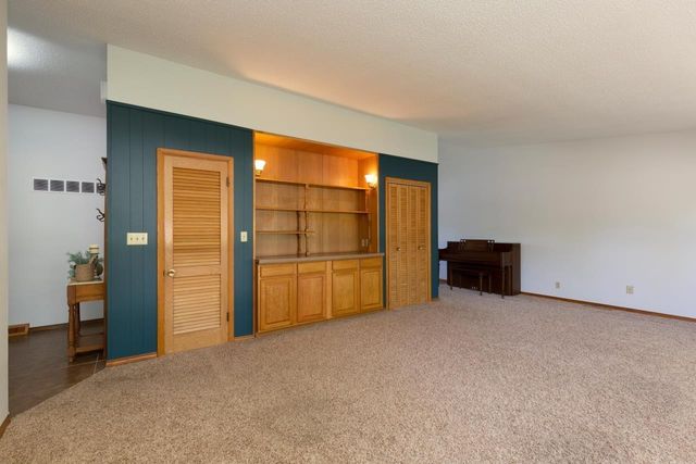 412 Dickens, Parkersburg, IA 50665