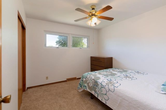 412 Dickens, Parkersburg, IA 50665