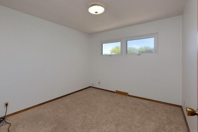 412 Dickens, Parkersburg, IA 50665