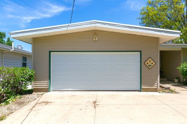 412 Dickens, Parkersburg, IA 50665