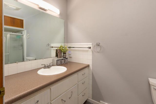 412 Dickens, Parkersburg, IA 50665