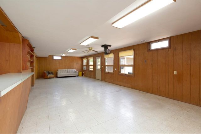 412 Dickens, Parkersburg, IA 50665