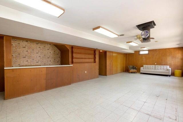 412 Dickens, Parkersburg, IA 50665