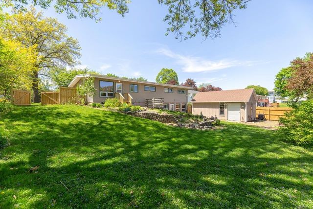 412 Dickens, Parkersburg, IA 50665