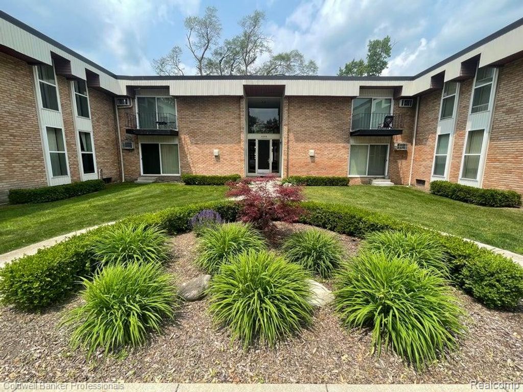 4190 Rochester Road 112, Royal Oak, MI 48073
