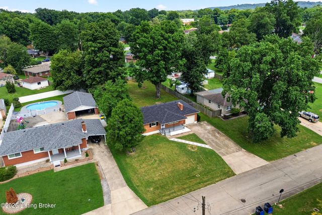 3237 Greendale Dr, Louisville, KY 40216