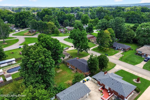 3237 Greendale Dr, Louisville, KY 40216