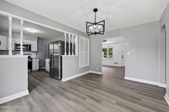 3237 Greendale Dr, Louisville, KY 40216