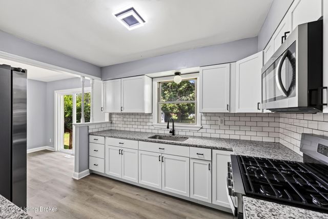 3237 Greendale Dr, Louisville, KY 40216