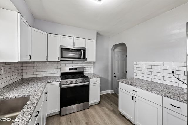 3237 Greendale Dr, Louisville, KY 40216