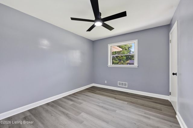 3237 Greendale Dr, Louisville, KY 40216