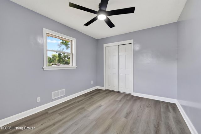 3237 Greendale Dr, Louisville, KY 40216