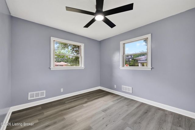 3237 Greendale Dr, Louisville, KY 40216